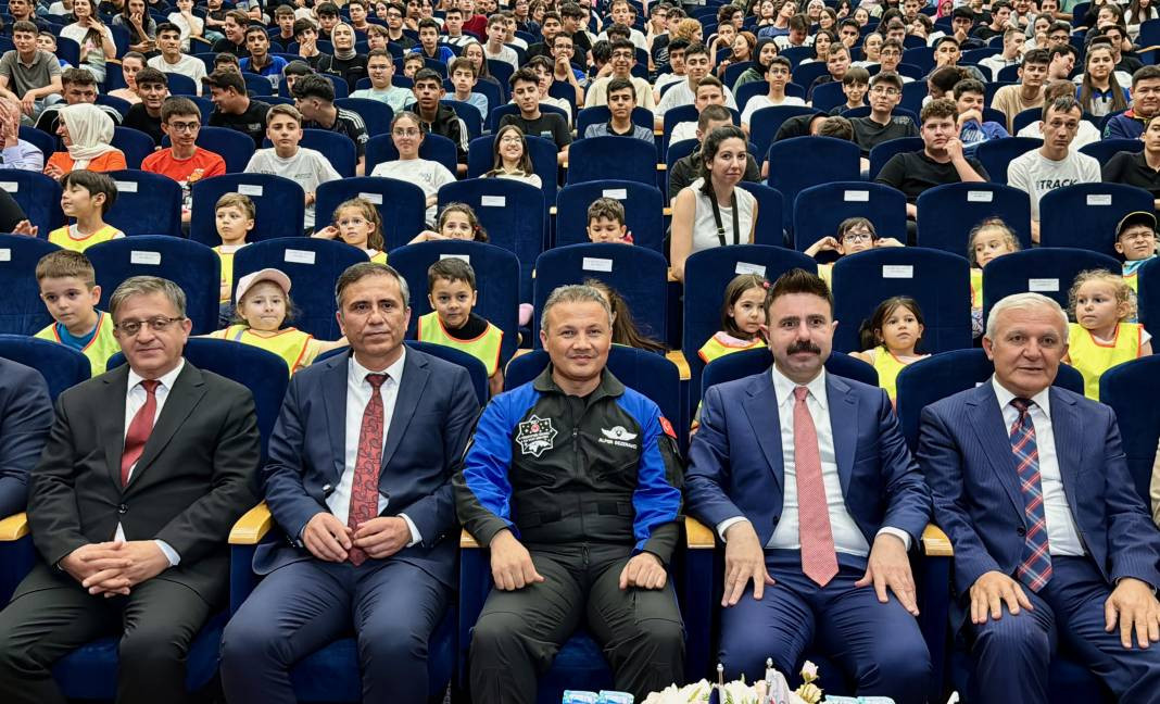 Türkiye'nin ilk astronotu Gezeravcı Eskişehir'de öğrencilerle buluştu - Resim: 22